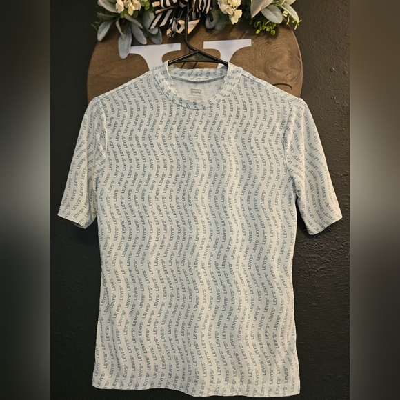 Levis' Top! 💯 - Picture 7 of 7